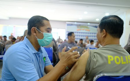 Tingkatkan Kesiapan Tugas, Polres Ngawi Gelar Vaksinasi Tifoid Bagi Anggota